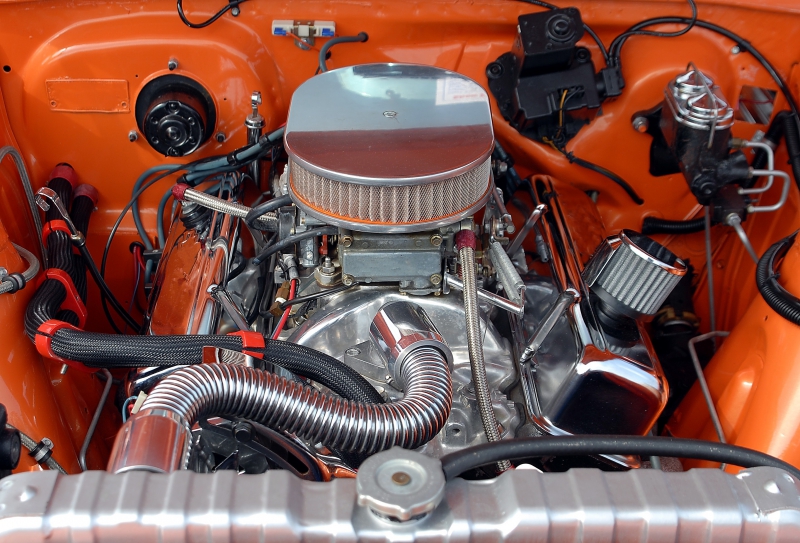 garagiste-PIERREFEU-min_car-engine-1738309